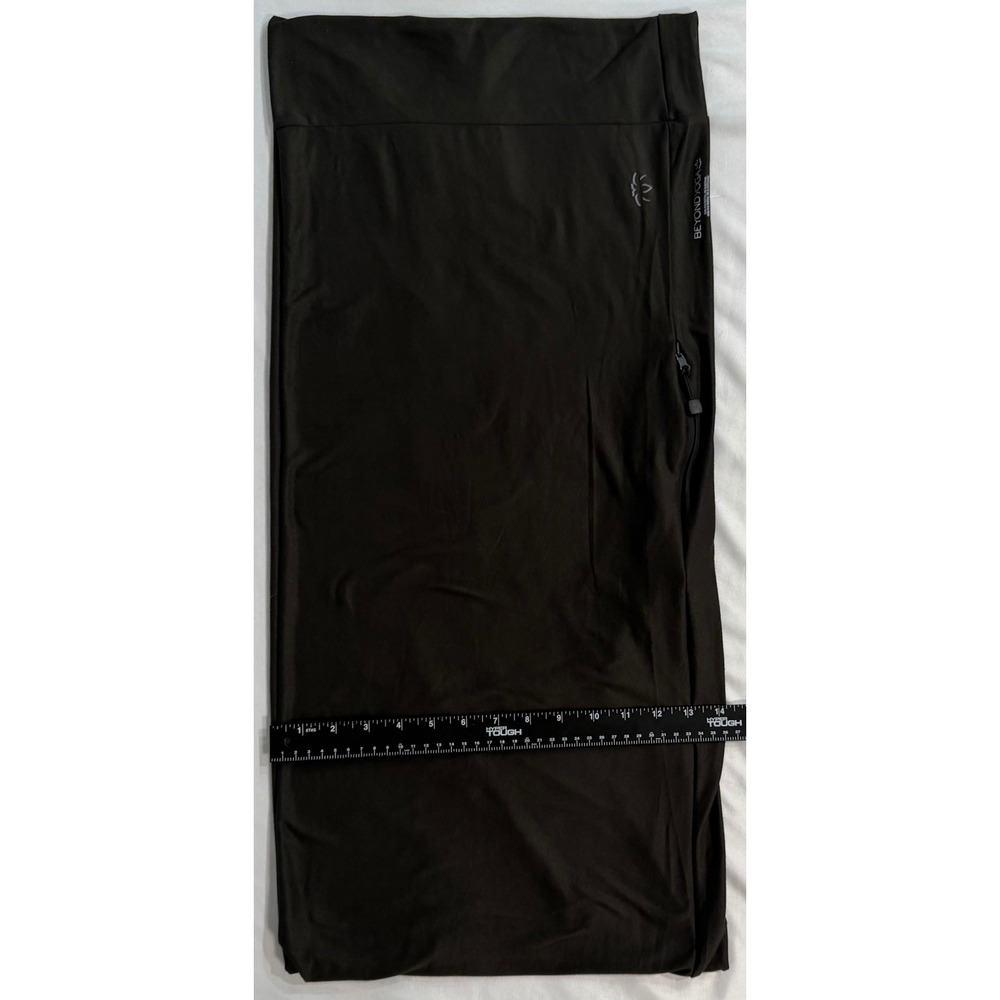 Beyond Yoga Hidden Zipper Pocket Infinity Scarf Black Athletic Travel Wrap - Picture 4 of 5